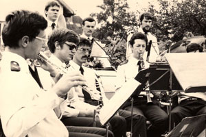 alte schwarz-weiß Aufnahnme eines Orchesters